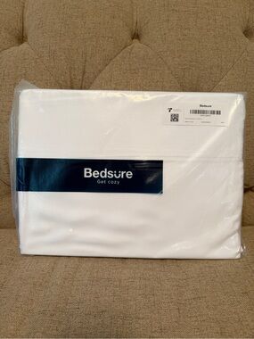 NWT Bedsure Bamboo Sheet Set Queen White Cooling Bedding